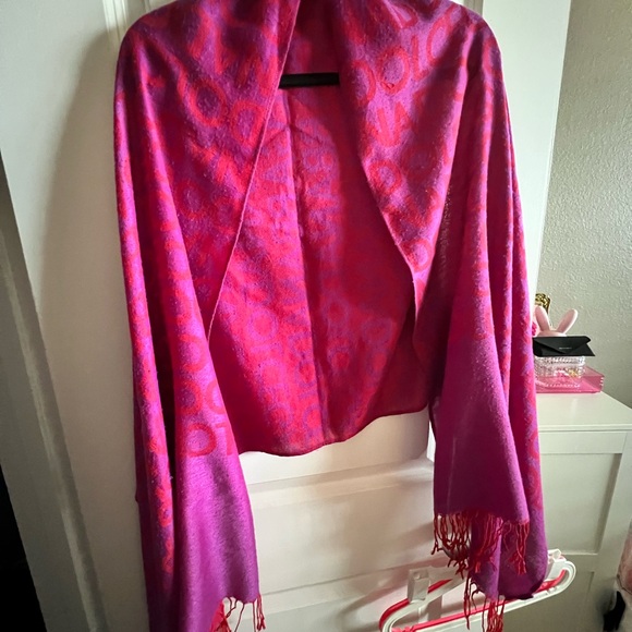 D&G Pink Shawl Cozy Wrap Scarf - Picture 6 of 7